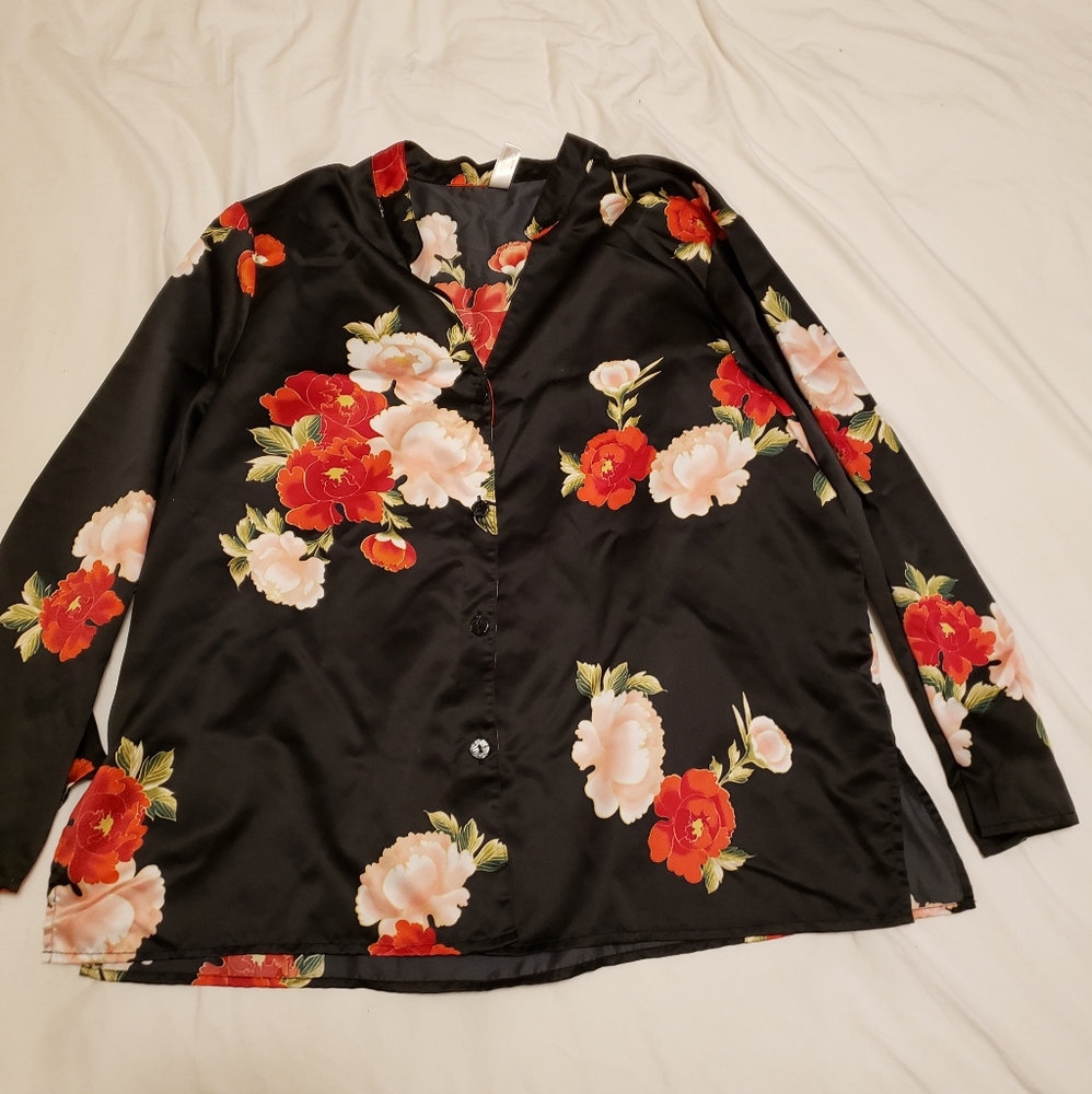 Floral pajamas top